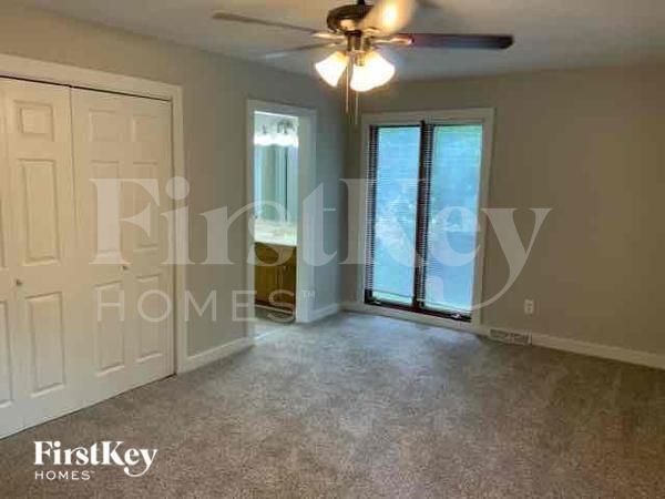 Building Photo - 8832 Belhaven Ct