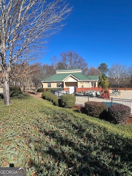 Building Photo - 5420 Yellow Pine Dr