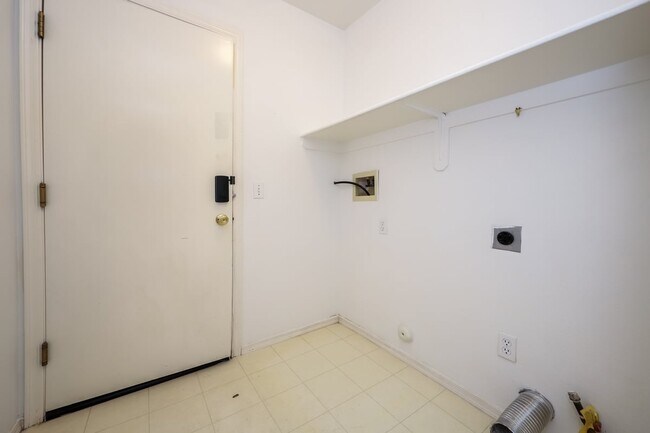 Building Photo - 8256 S Vía Del Forjador