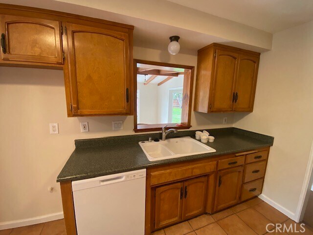 Building Photo - 926 W Valencia Mesa Dr