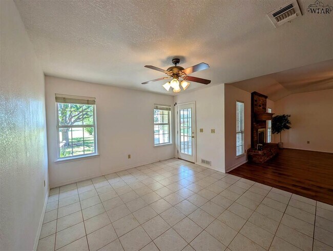 Building Photo - 1431 Cherokee Cir