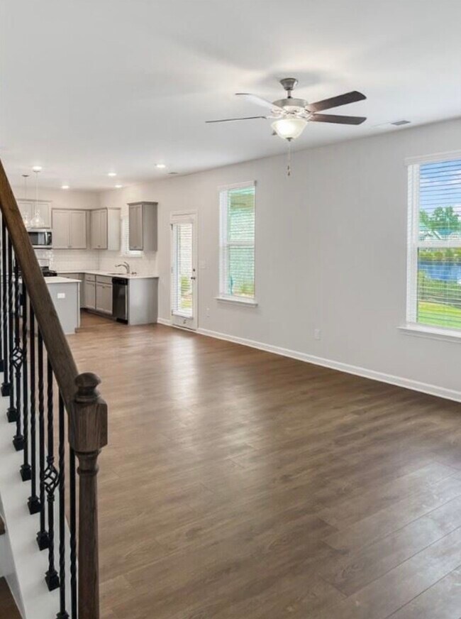 Building Photo - 2115 Teale Ln