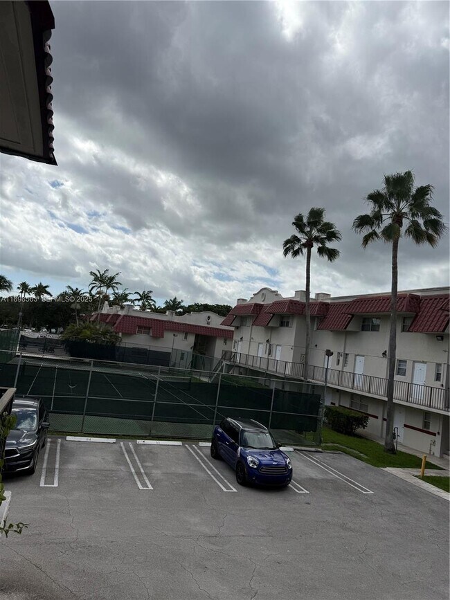 Building Photo - 6705 N Kendall Dr