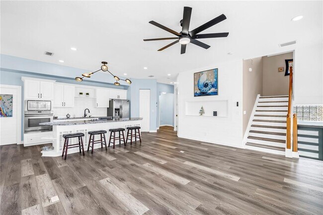 Building Photo - 8702 Blind Pass Rd