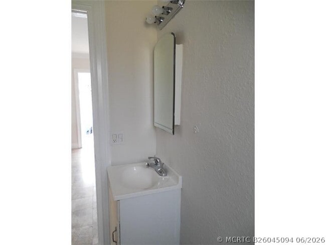 Building Photo - 4565 N Ocean Dr