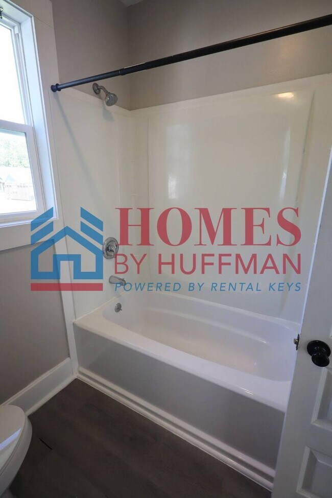 Building Photo - Two Bedroom House | Off Street Parking