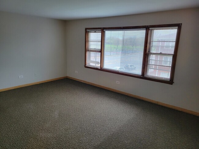 Building Photo - 7948 S Pulaski Rd