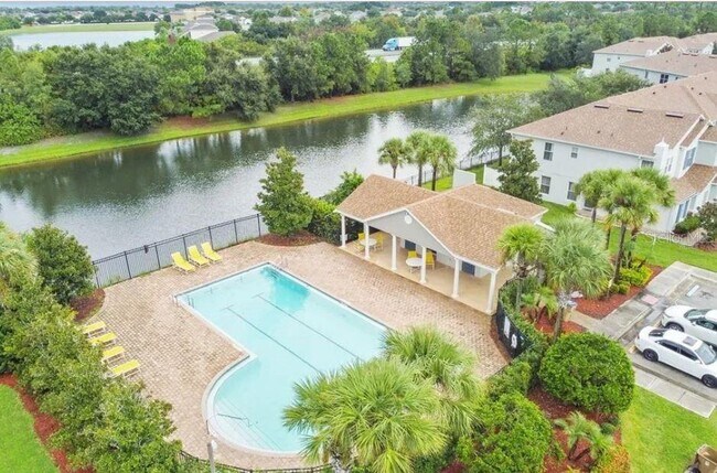 Building Photo - 2403 Hassonite St