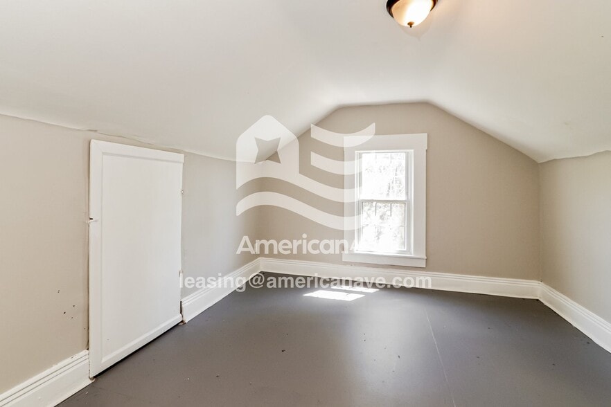 Building Photo - 2220 Grand Ave