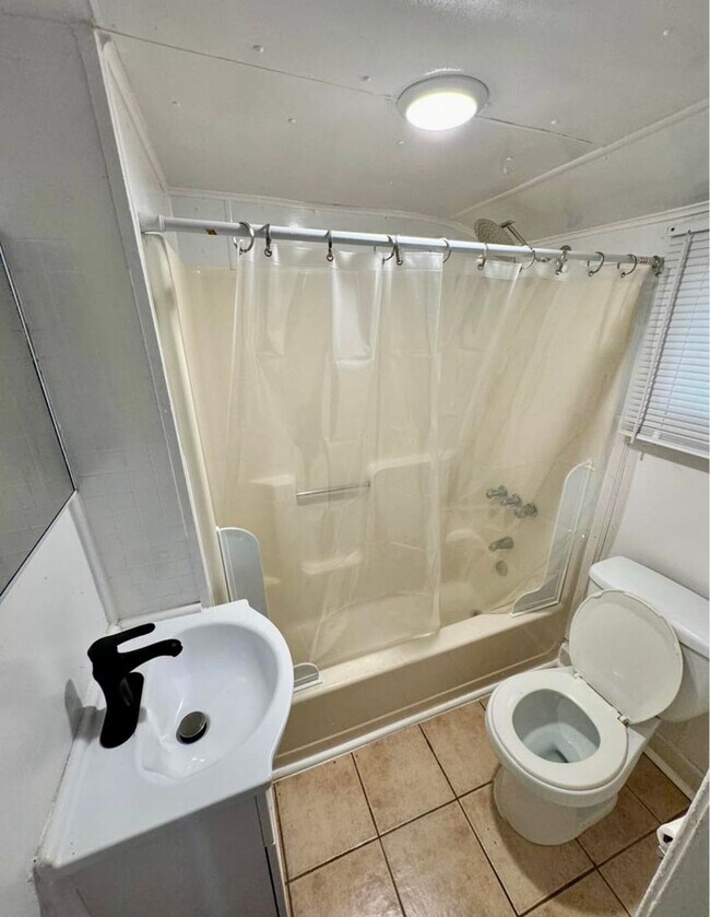 Building Photo - 2603 2nd Ave