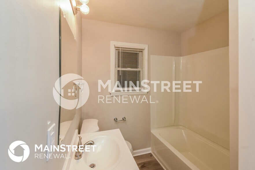 Building Photo - 5234 E 20th St