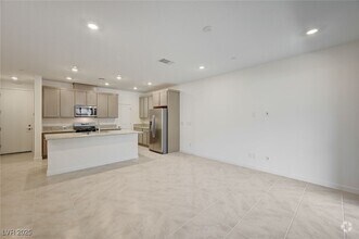 Building Photo - 2544 Vandra St