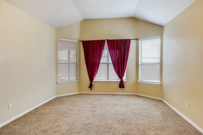 Building Photo - 917 Ozark Dr