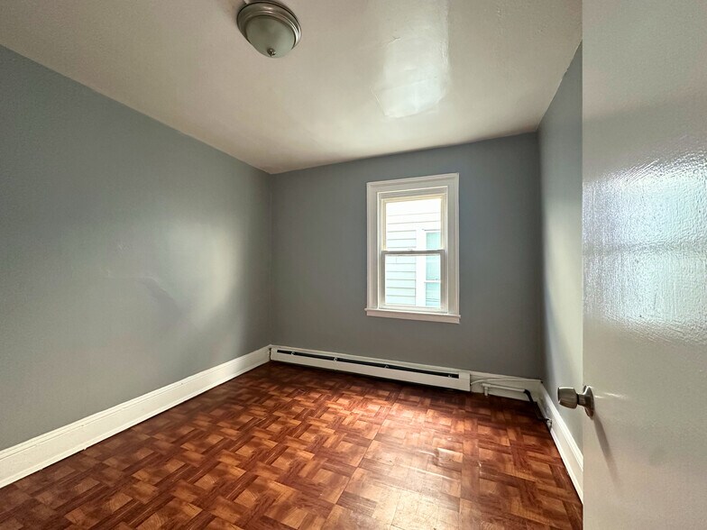 Building Photo - 61 Hasbrouck St