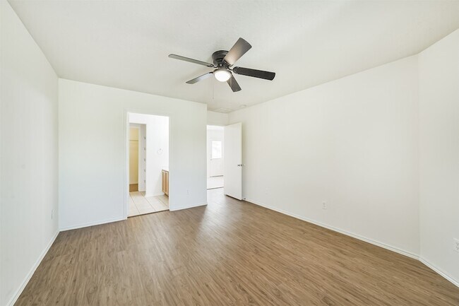Building Photo - 33318 Cottonwood Bend