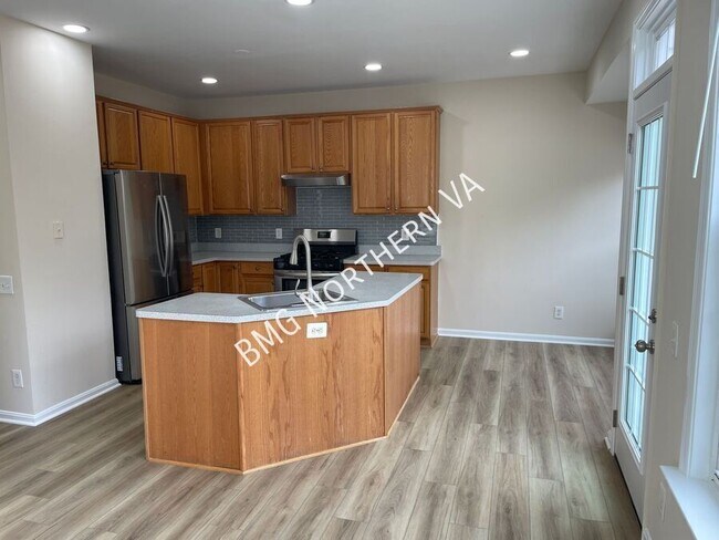 Building Photo - 22525 Maison Carree Square