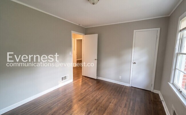 Building Photo - 3-Bed/1-Bath Cozy Living/Available Now!