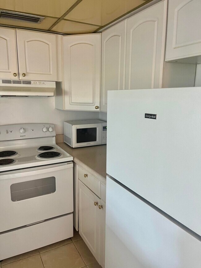 Building Photo - 7178 Golf Colony Ct