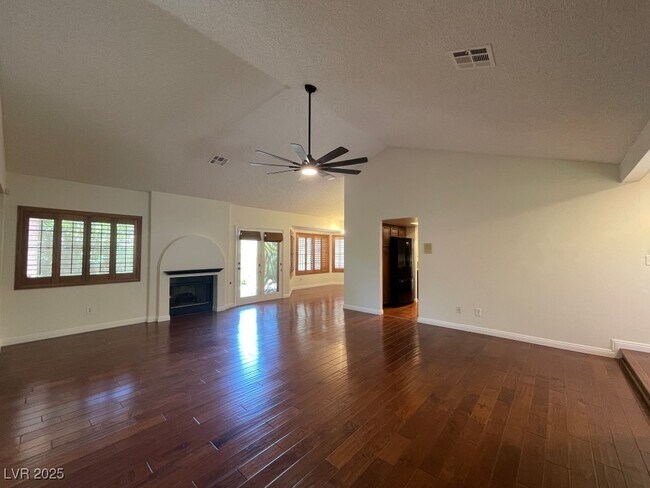 Building Photo - 579 Cervantes Dr