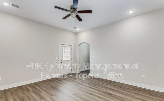 Building Photo - 3618 W 45th St S