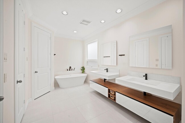 Building Photo - 2206 Summer Blossom Ln