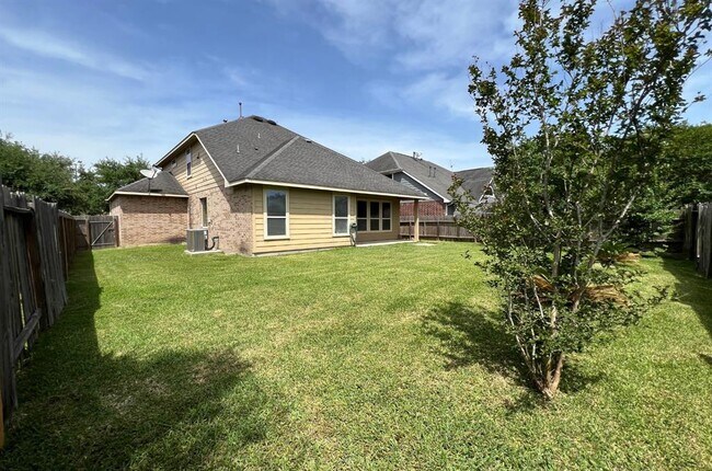 Building Photo - 15919 Angler Bend Dr