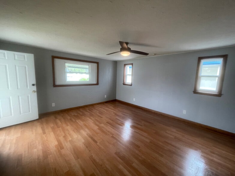 Building Photo - 205 Locust St