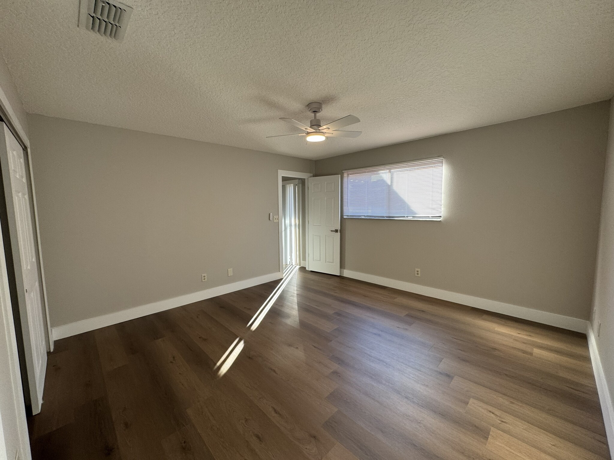 Master Bedroom - 198 White Fawn Dr