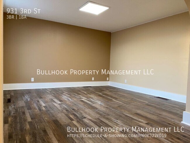 Building Photo - Beautifully updated 3 bedroom house with w...