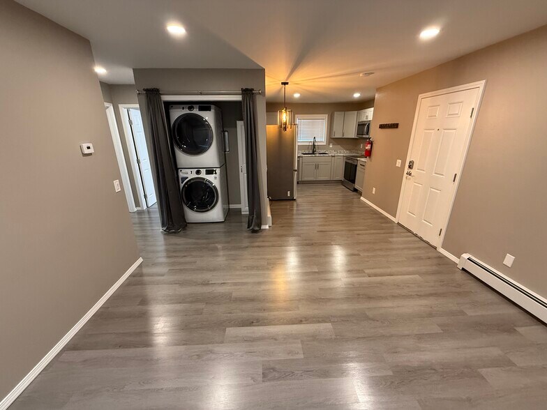 Building Photo - 609 Irwin St