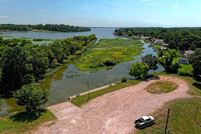 Building Photo - 9572 Darkwood St