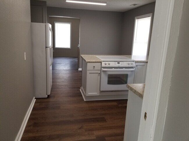 Building Photo - 907 S Range St