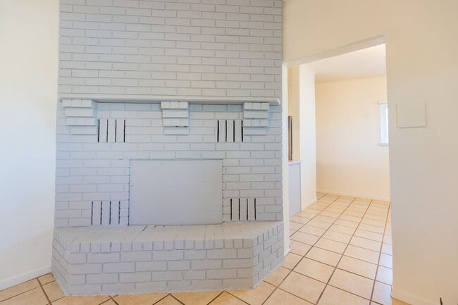 Building Photo - Wonderful 3 Bedroom 2 Bath Home!