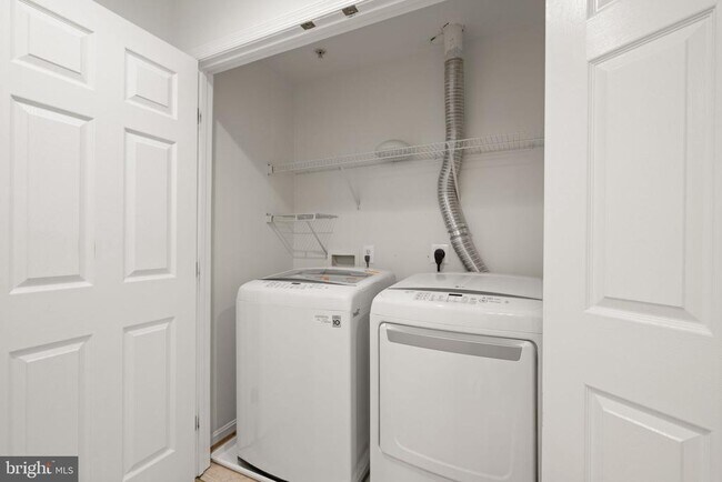 Building Photo - 5061 Kilburn St