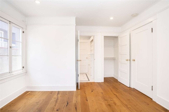 Building Photo - 5049 Mt Royal Dr