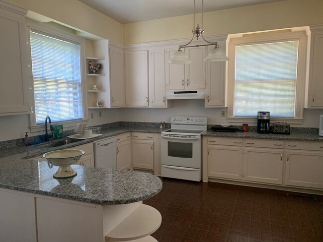 Building Photo - 105 Whitehead Ave NE