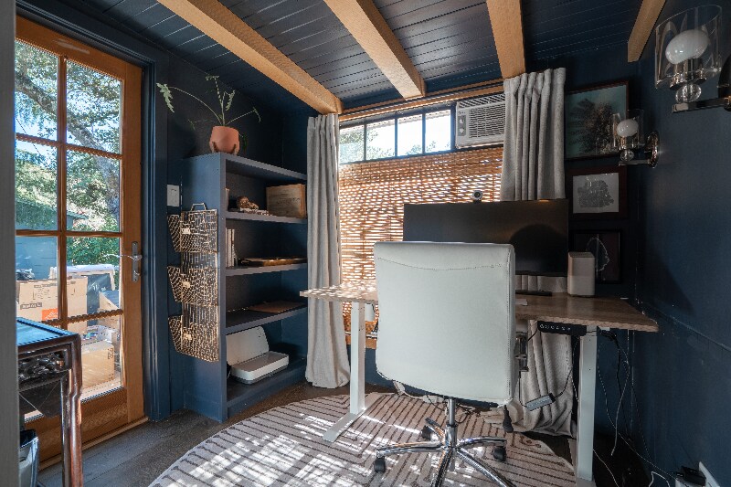 Building Photo - 617 Acacia Ln