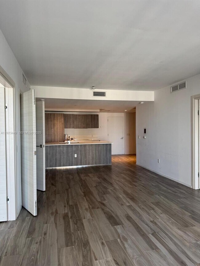 Building Photo - 801 S Miami Ave