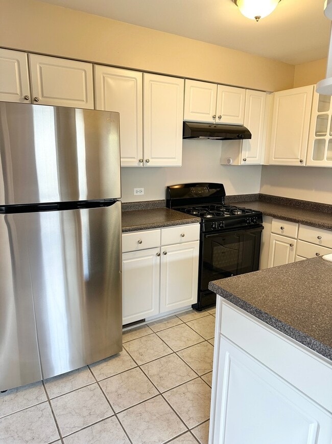 Building Photo - 693 Savannah Ln