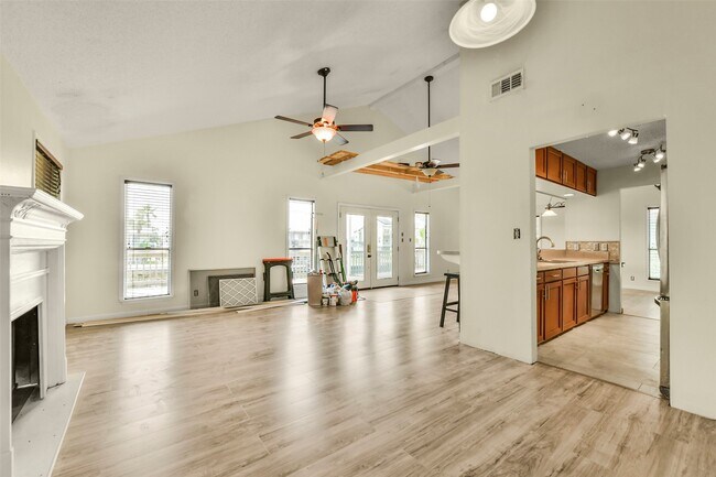 Building Photo - 1073 Redfish St