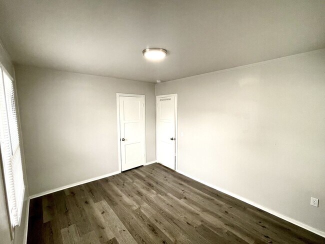 Building Photo - 1427 Judson Ave