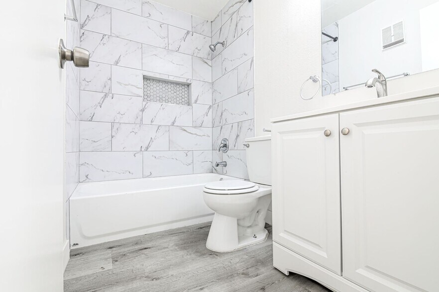 Building Photo - 1128 Stanley Ave