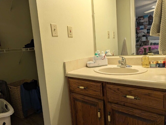 Building Photo - "Charming 3-Bedroom Retreat with 2 Full Baths in Tranquil Martin, TN"