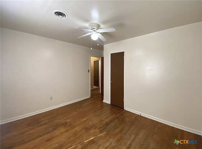 Building Photo - 2116 Circle Dr