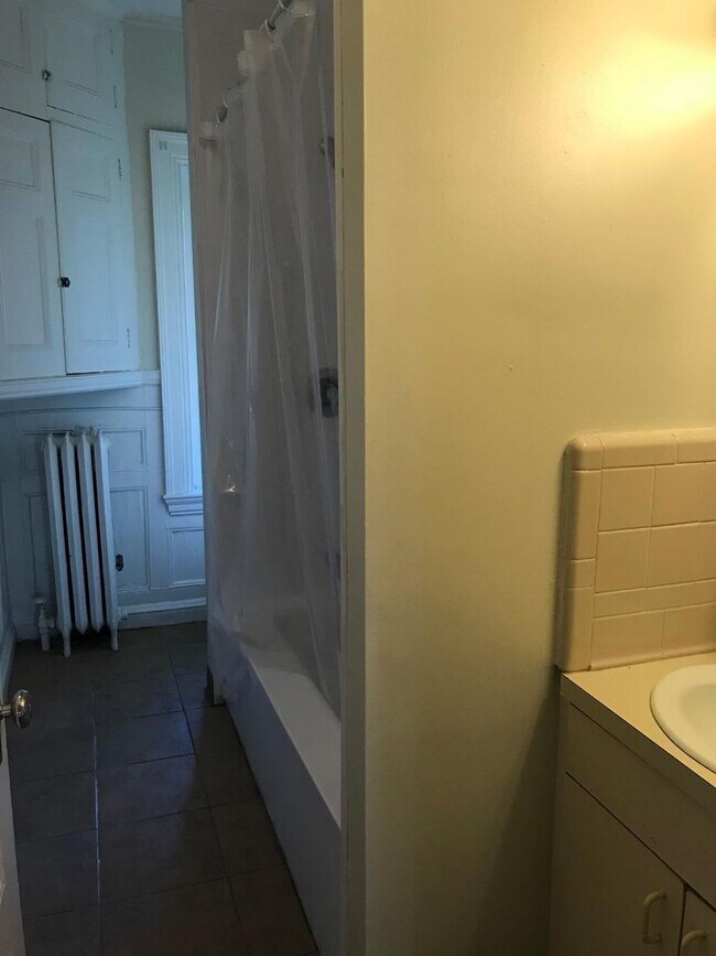 Building Photo - Newbury St 2bed / 1bath available 9/1/2026 - $3995