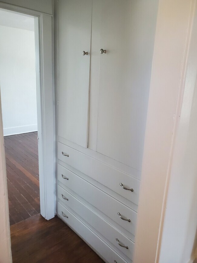 Building Photo - 610 S 8th Ave (C. Lee)