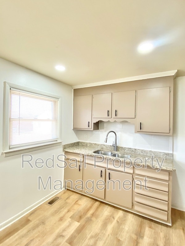 Building Photo - 249 Manchester Dr