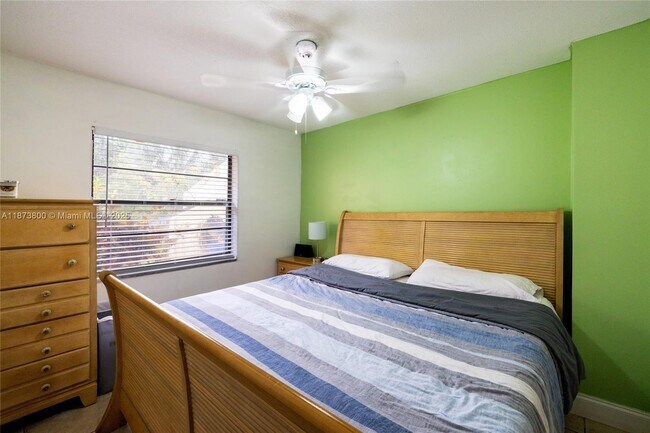 Building Photo - 10600 La Placida Dr
