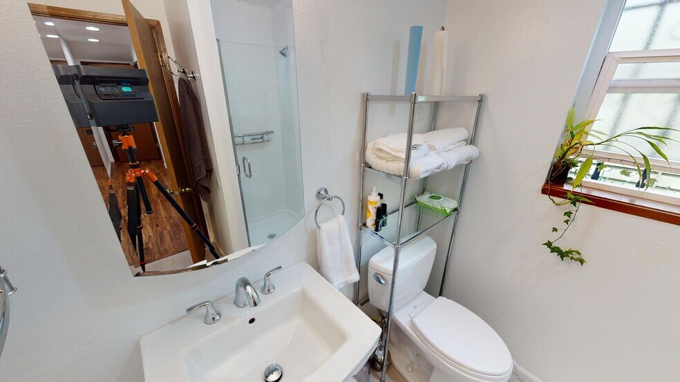Building Photo - Striking Cedar Park home with easy access ...