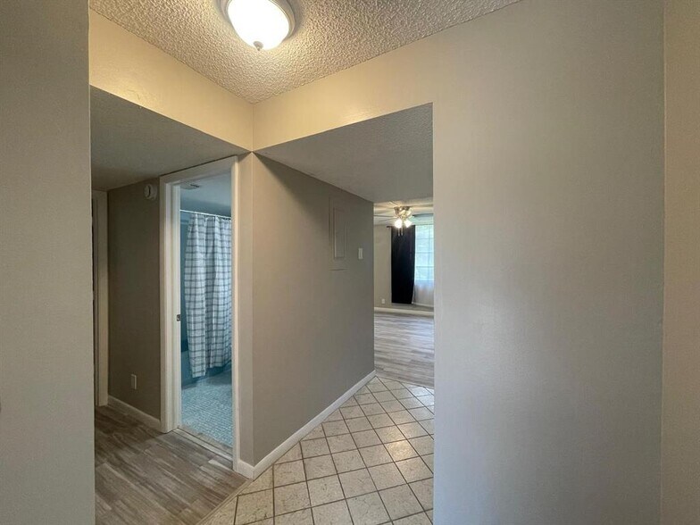 Building Photo - 7875 Margate Blvd